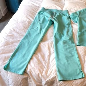 Figs women's scrub set small tall